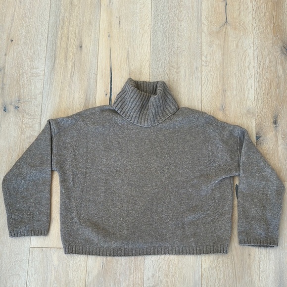 Abercrombie & Fitch Cozy Brown Turtleneck Sweater - Picture 1 of 3